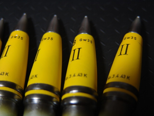 1/6ドールパーツ：WWII ドイツ軍キングタイガー88ｍｍ榴弾（レジン製）不具合もあります【個人ハンドメイド品】_各所の文字は自作デカールです