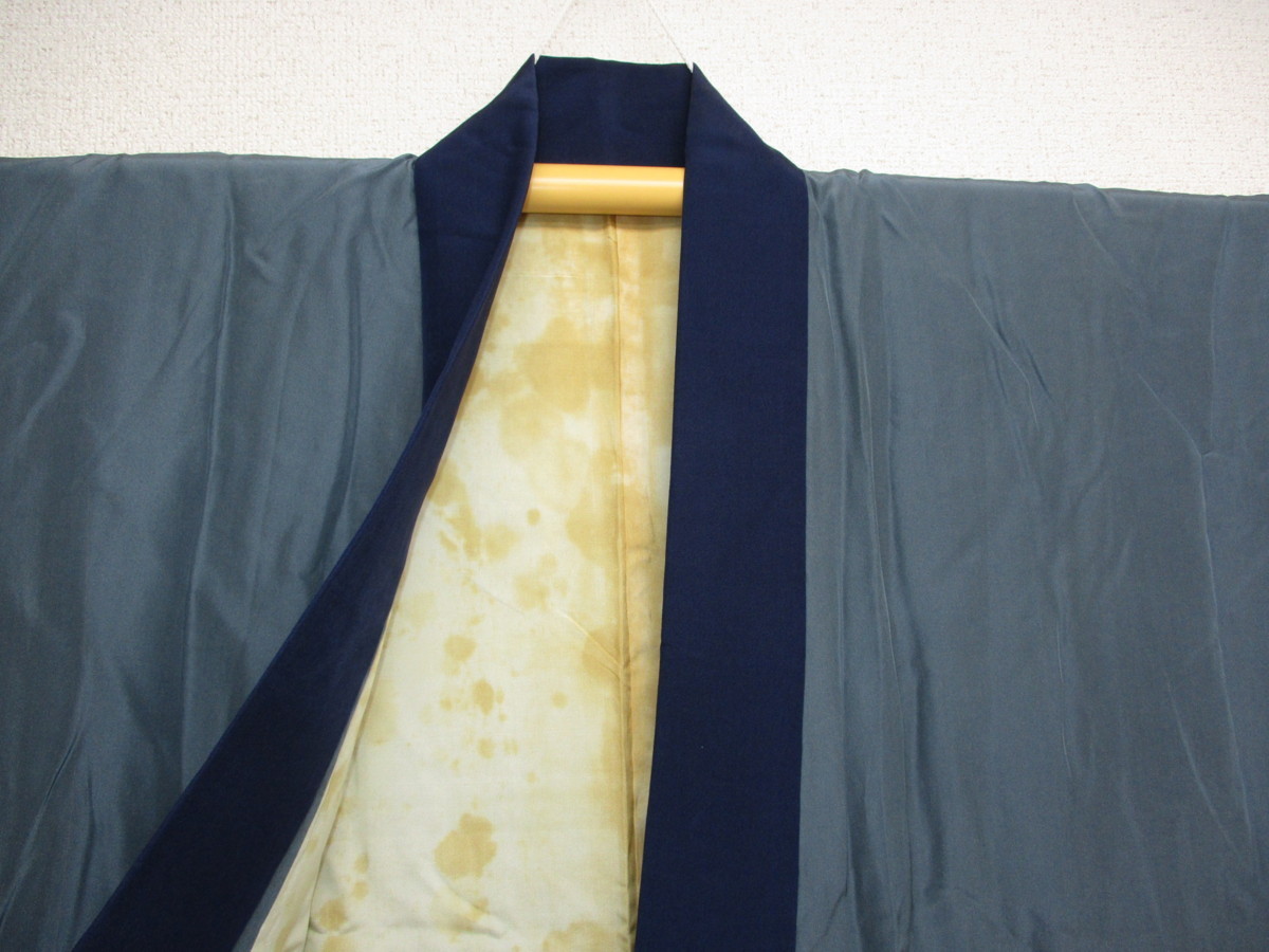 .7027ps.@ silk flat woven . long kimono-like garment .68 К blue grey . feather 