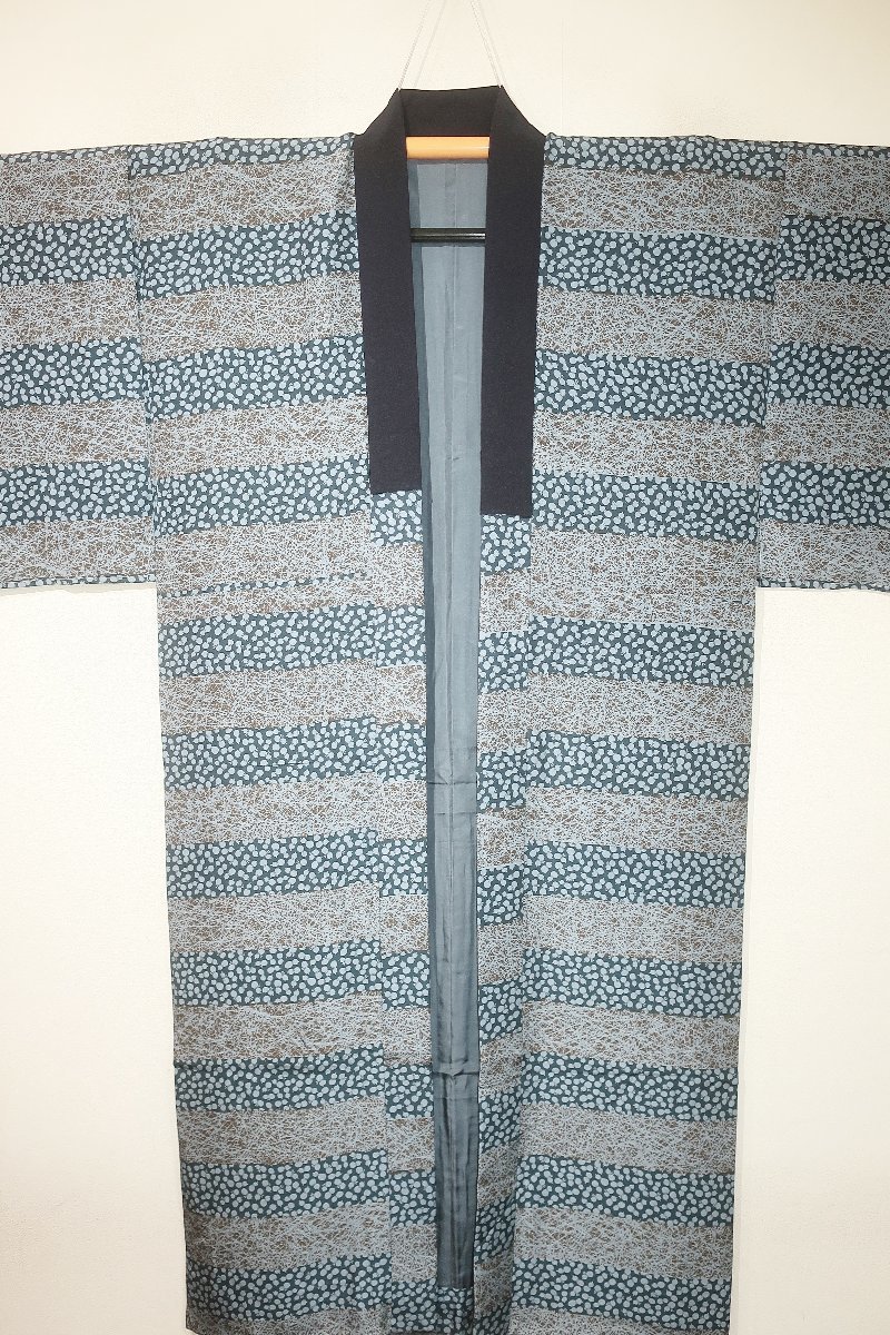 .7793ps.@ silk flat woven . long kimono-like garment .71 К.. low lack. step .