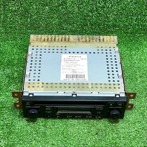  Мицубиси CD плеер 8701A118 аудио 1DIN металлические принадлежности имеется Junk текущее состояние товар 