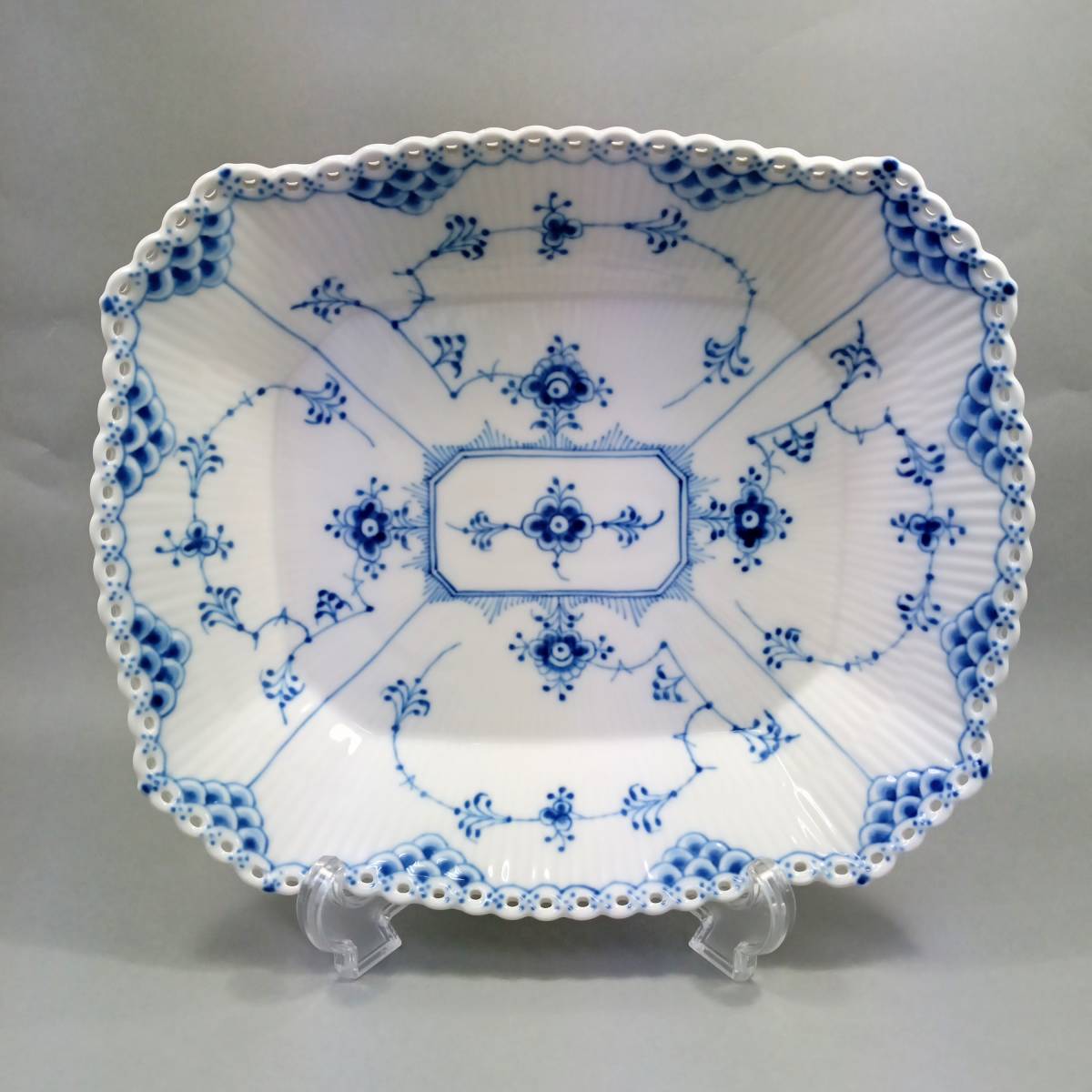 ◇ロイヤル コペンハーゲン Royal Copenhagen ブルーフルーテッド フル