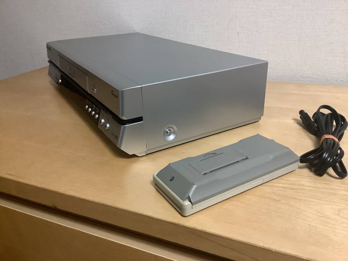 美品　Panasonic NV-HV70G-S HI-FI G-CODE パナソニック　ハイファイ　VHSビデオデッキ　シルバー　再生動作確認済み　送料無料_画像4