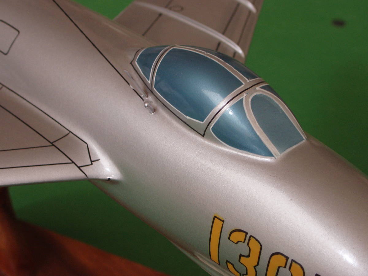 MiG-15 デスクトップモデル 1/32 MiG-15 デスクトップモデル 1/32