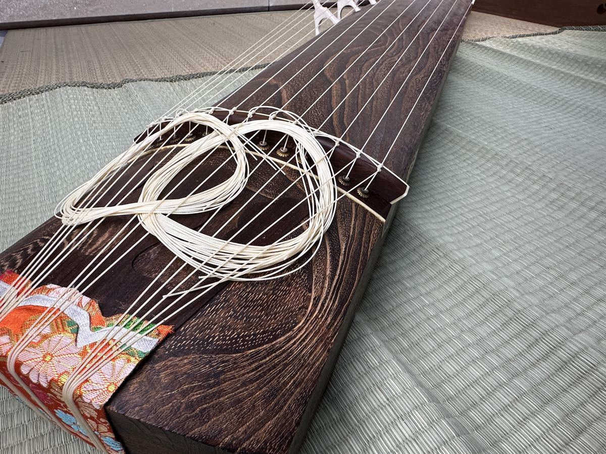 十三弦筝 琴 蒔絵 並甲すだれ彫り 上角巻 琴柱 布袋付 弦楽器 和楽器