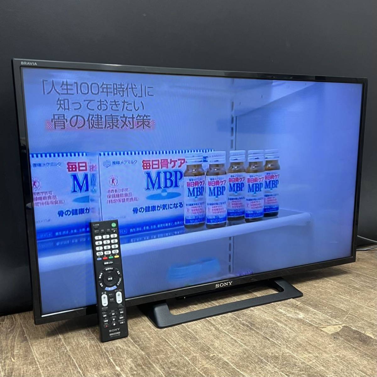 送料込み 32型液晶テレビ 新品で購入して 一度見てから 倉庫にしまって
