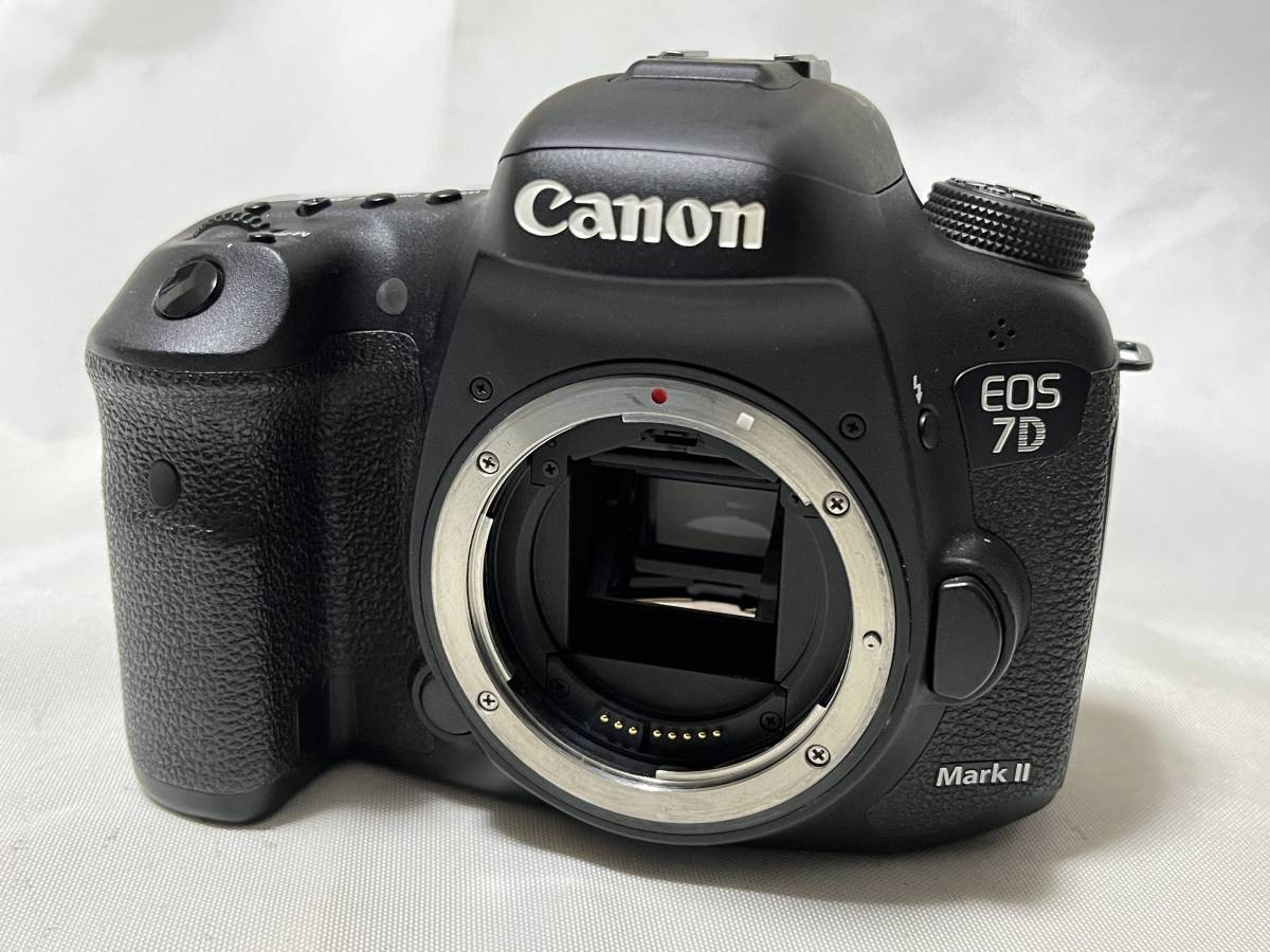 ☆極上美品☆キャノン CANON EOS 7D II ☆シャッター、フラッシュOK