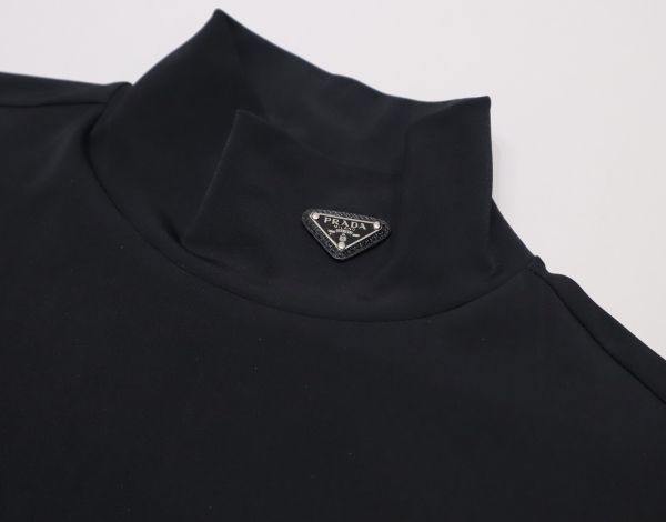 良品 国内正規品 PRADA プラダ 現行 UJL188 トライアングル ロゴ