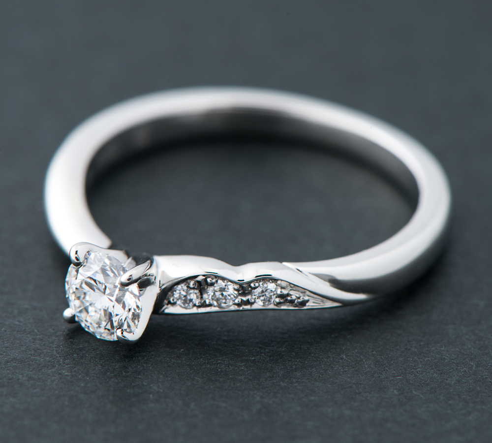 俄(NIWAKA) 唐花(KARAHANA) ダイヤモンド0.228ct ダイヤモンド