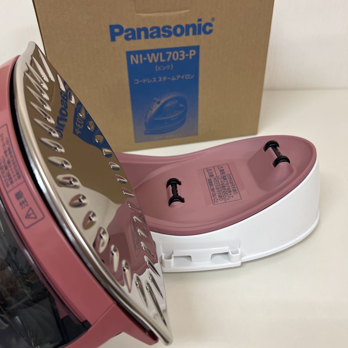 【1円スタート】Panasonic パナソニック コードレススチームアイロン ピンク Nl-WL703-P 17年製_画像4