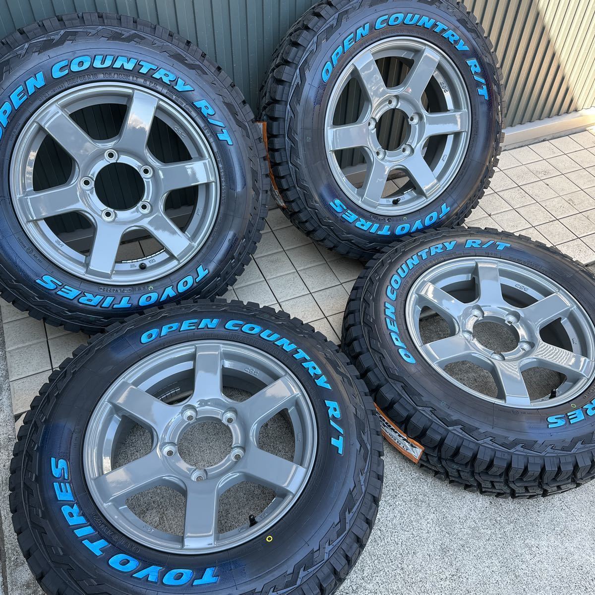 《オープンカントリーR/T》185/85R16◆105/103L◆16×5.5J+20◆《CST ハイパーJ6 特注色》ジムニー JB64 ホワイトレター セメントグレー◆_画像2