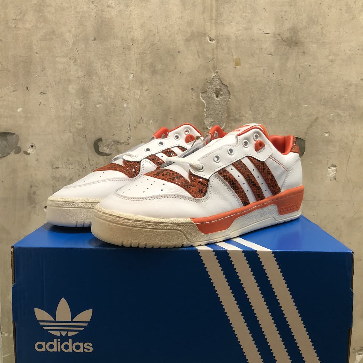 ネット卸売 新品RIVALRY LOW ライバルリーロー アディダス adidas 28cm メンズシューズ