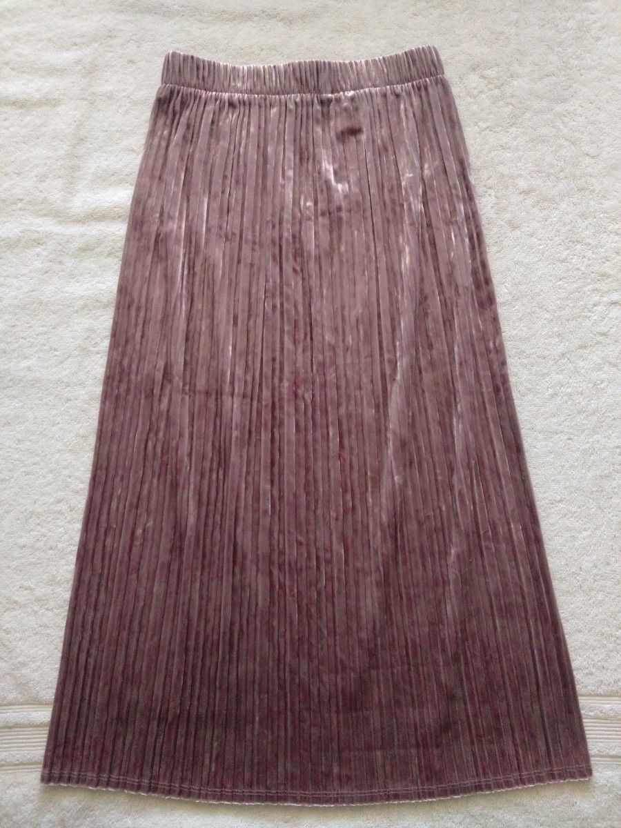 【GU、未使用】 スカート、ミモレ丈、ベロア素材風、薄いピンク
