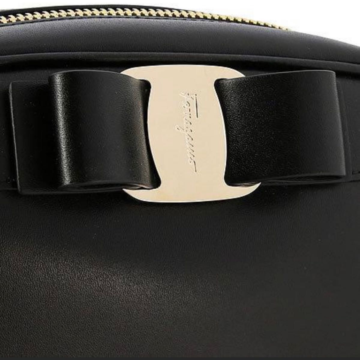 Ferragamo フェラガモ ヴァラ レザー レザーショルダーバッグ ショルダーバッグ ヴァラリボン 黒 ブラック ゴールド