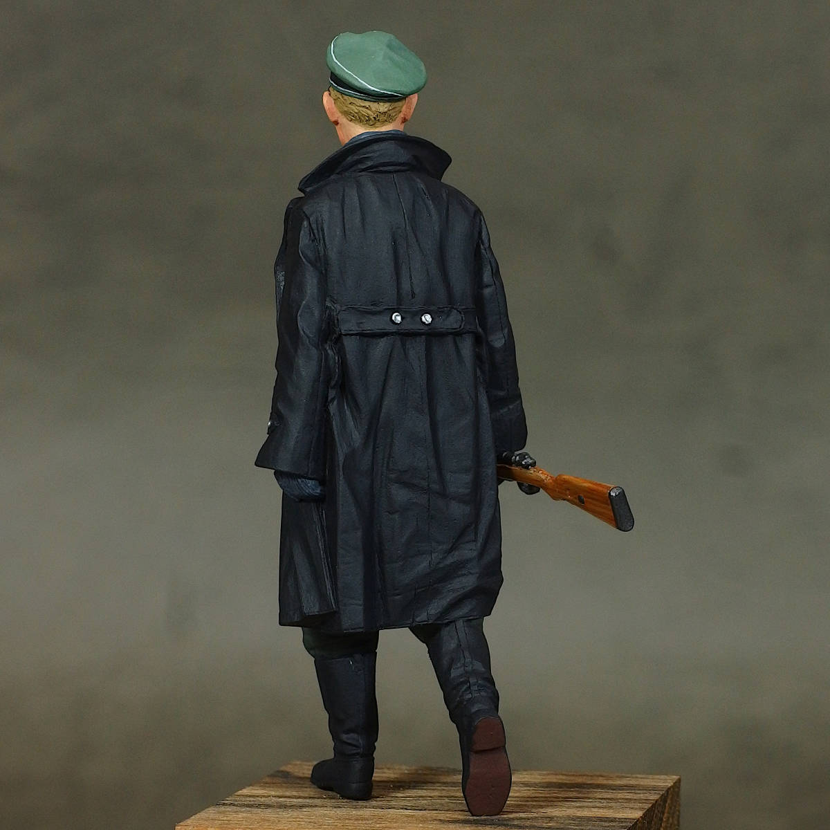 [143] 完成品 1/35 フィギュア WW2 ドイツ軍 ドイツ兵 武装親衛隊 レザーコートを着た大尉 Painted and Built Figure 50mm_画像5