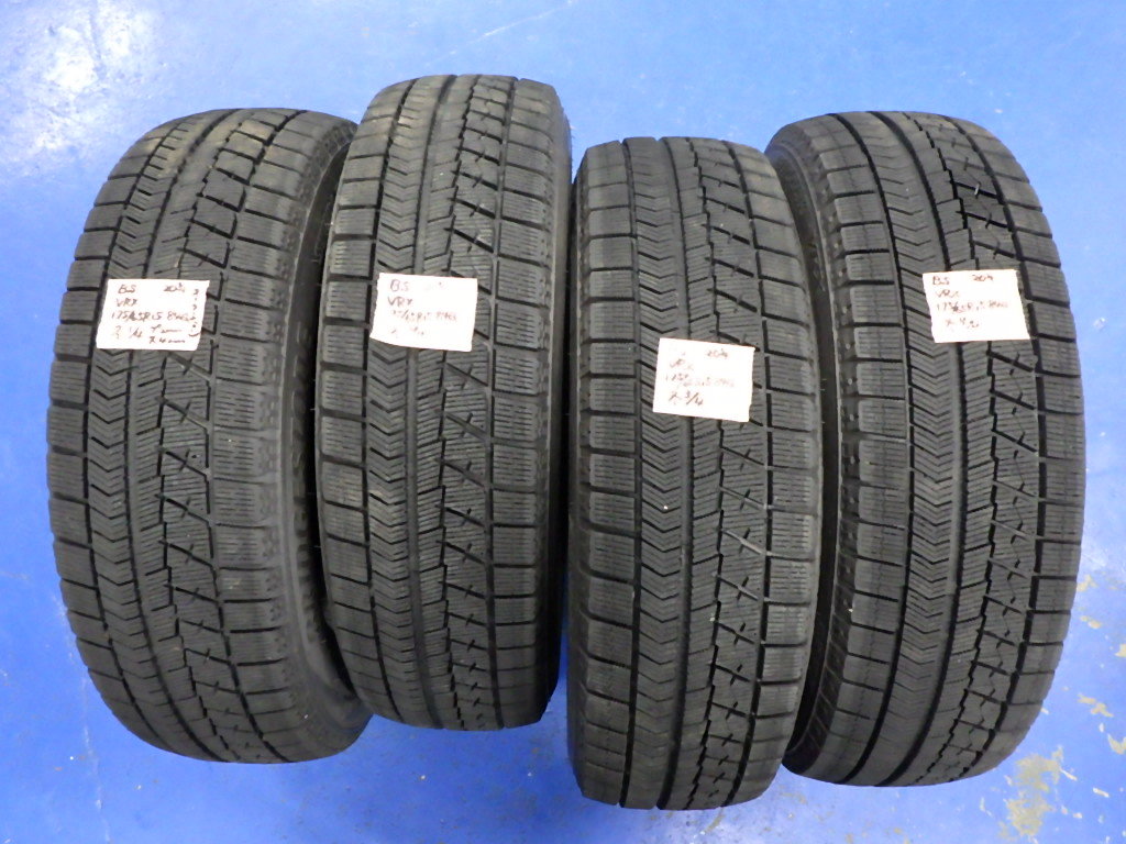 175/65R15 ブリヂストン Bridgestone BLIZZAK VRX 4本　2020年製 日本製　中古 スタッドレスタイヤ_画像1