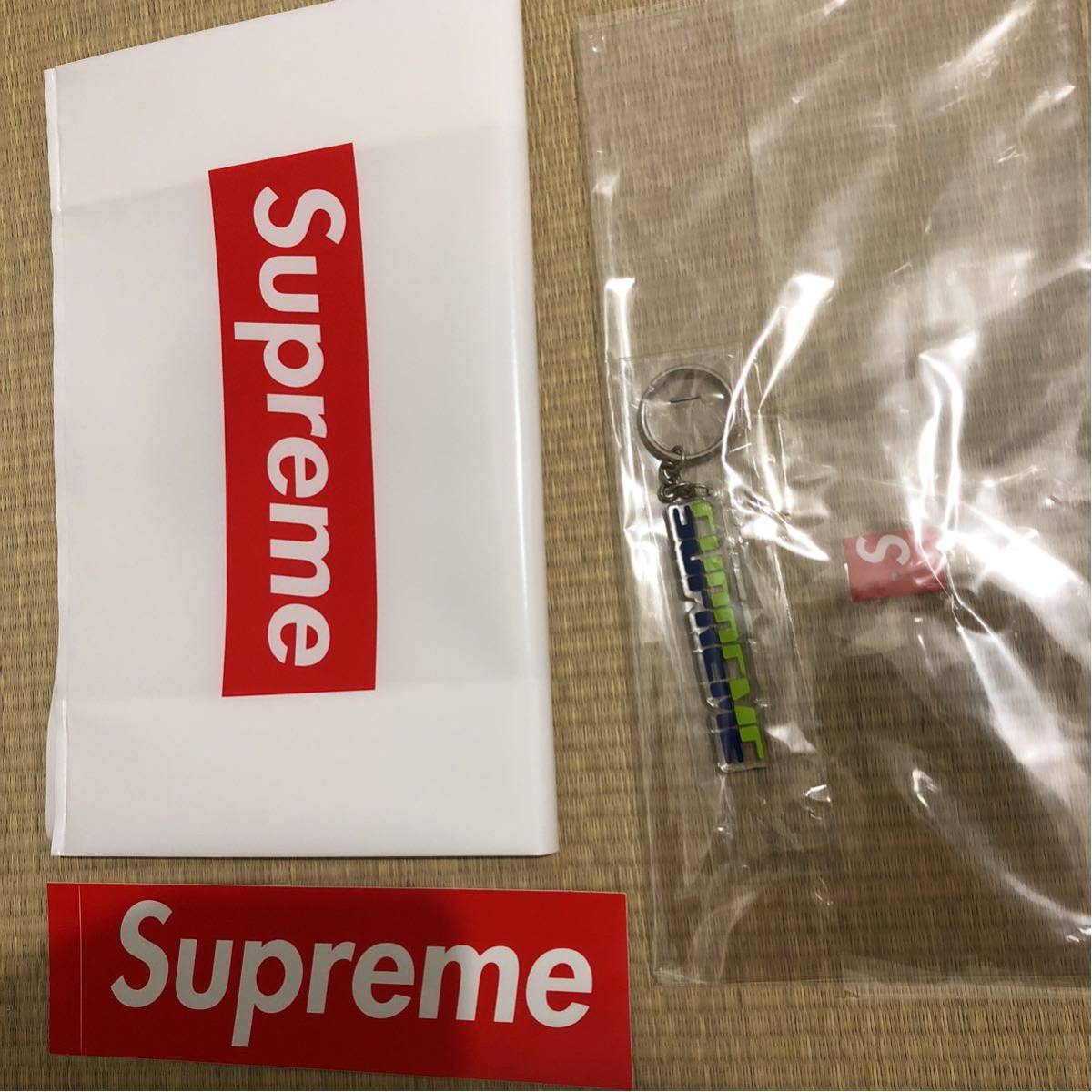 17AW 9/9 新品未使用 シュプリーム エンボス キーチェーン ブライトグリーン Supreme Embossed Keychain Bright Green_画像1