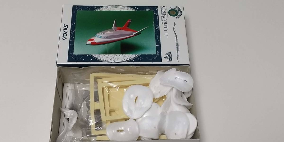 新入荷 ボークス ウルトラマン 三角ビートル レジンキット オリエント