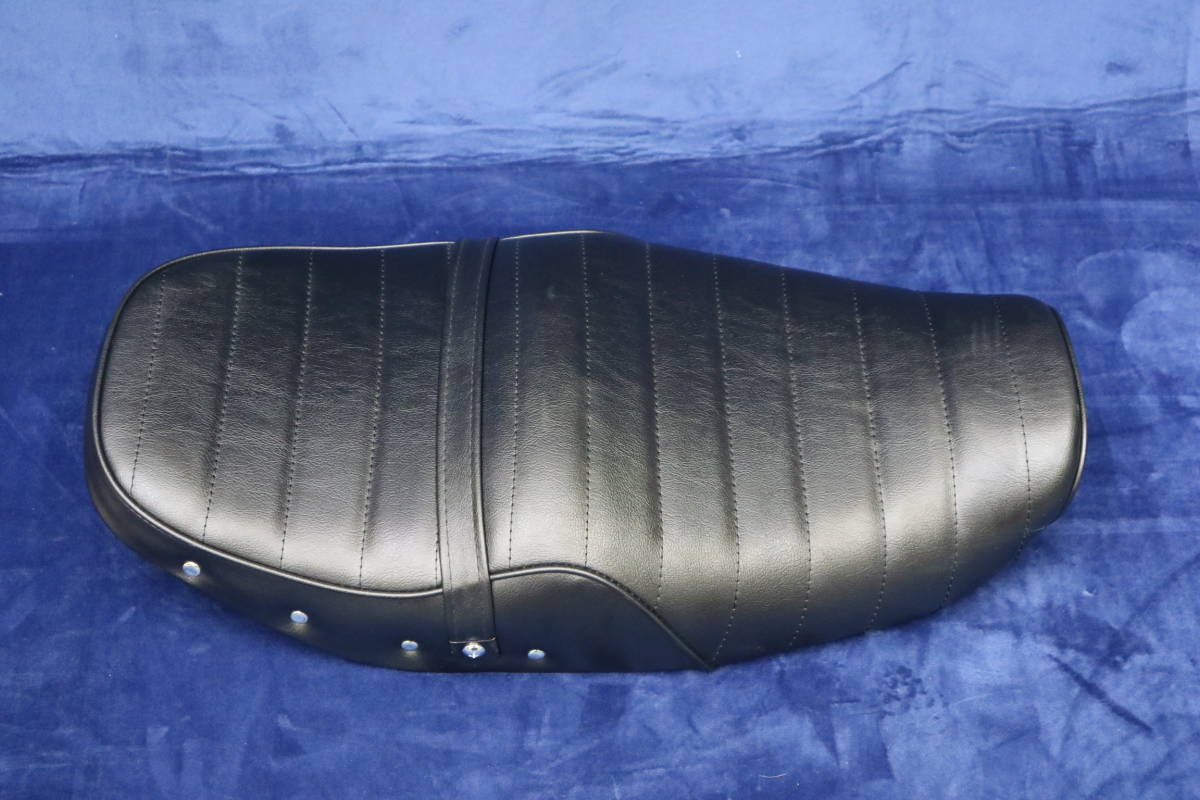 ゼファー1100 黒皮ボタン タックロールシート レザー あんこ抜き