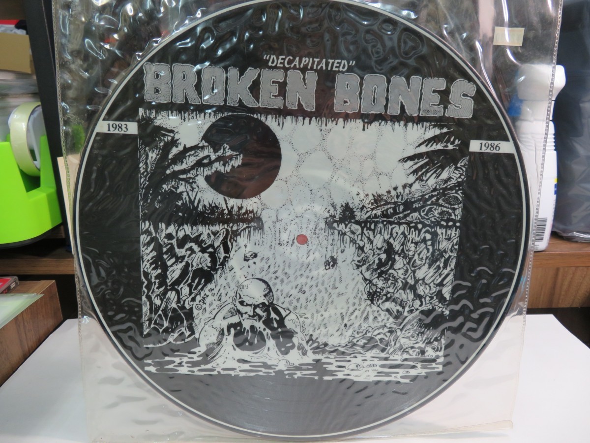 A★｜【 VINYL / FALL OUT MAT: A1/B1 】Broken Bones（ブロークン・ボーンズ）Discharge「DECAPITATED」_画像1