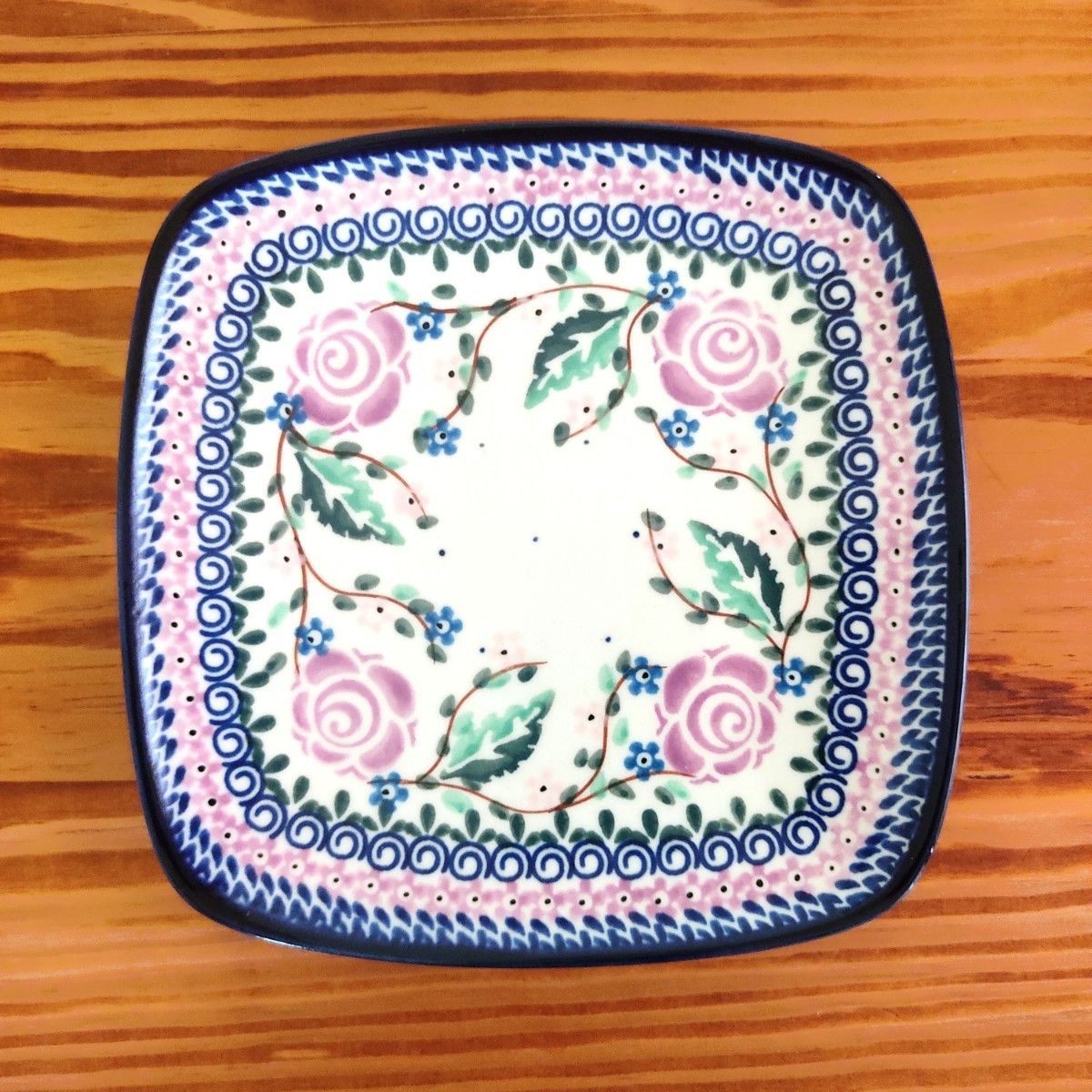 新品未使用　ポーランド食器　角皿　18cm×18cm　スクエアプレート　紫のバラ模様　ミレナ　Millena　ポーリッシュポタリー