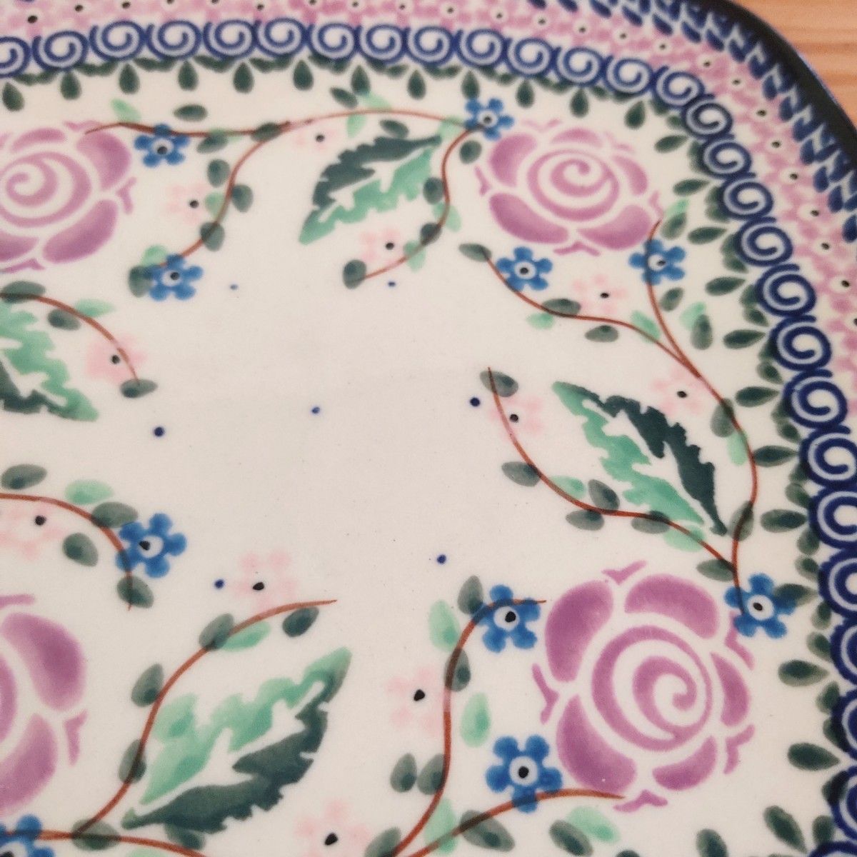 新品未使用　ポーランド食器　角皿　18cm×18cm　スクエアプレート　紫のバラ模様　ミレナ　Millena　ポーリッシュポタリー