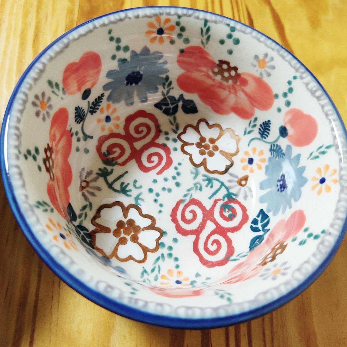 小鉢　直径9.5cm　副菜に　ポーランド食器　マヌファクトゥラ社製　サーモンピンクのお花模様