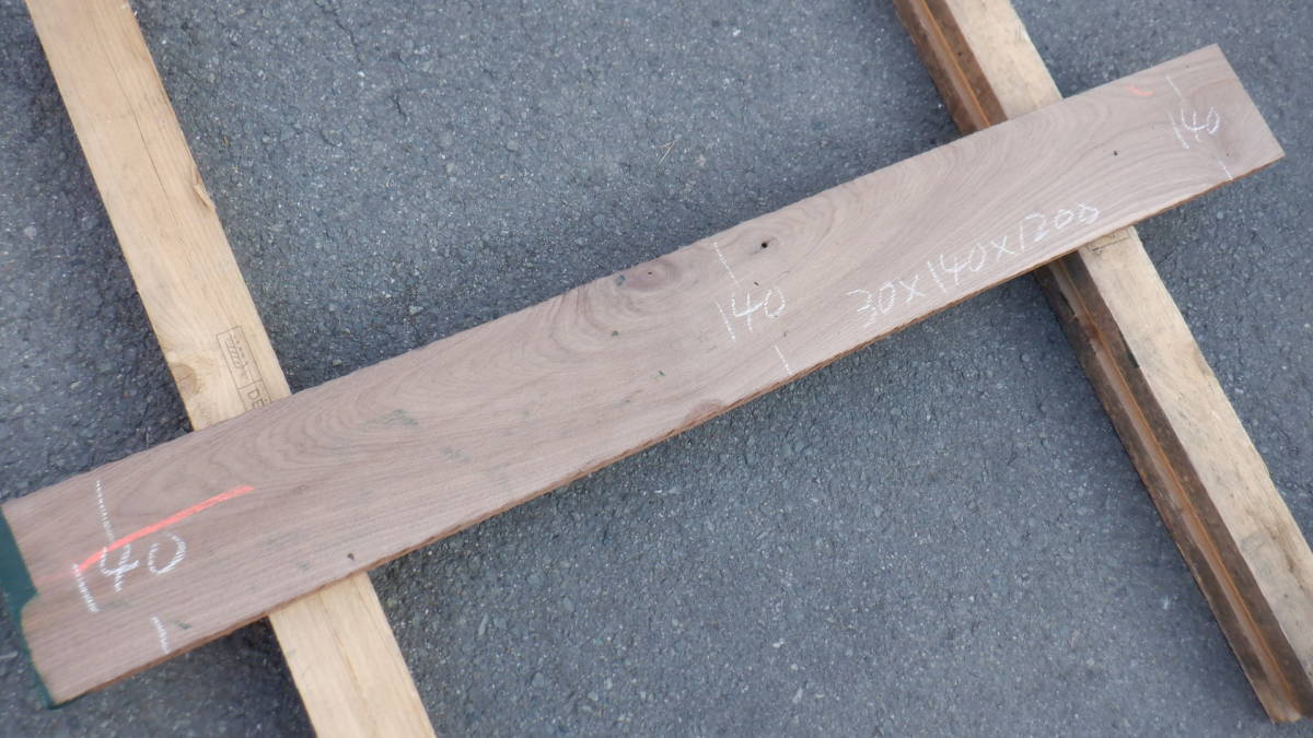 ☆大人気!!! ☆　ウォールナット　(厚30ｍｍ,幅約140ｍｍ,長さ約1200mm)　人乾材　DIY 板 板材 一枚板 木材 木 端材　材木　69番