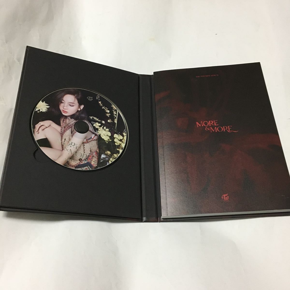 送料込み　TWICE　CD　ディスク　ナヨン　THE 9TH MINI ALBUM　☆MORE & MORE☆　7曲　A ver.　韓国盤　NAYEON　現状品　K-POP_画像7