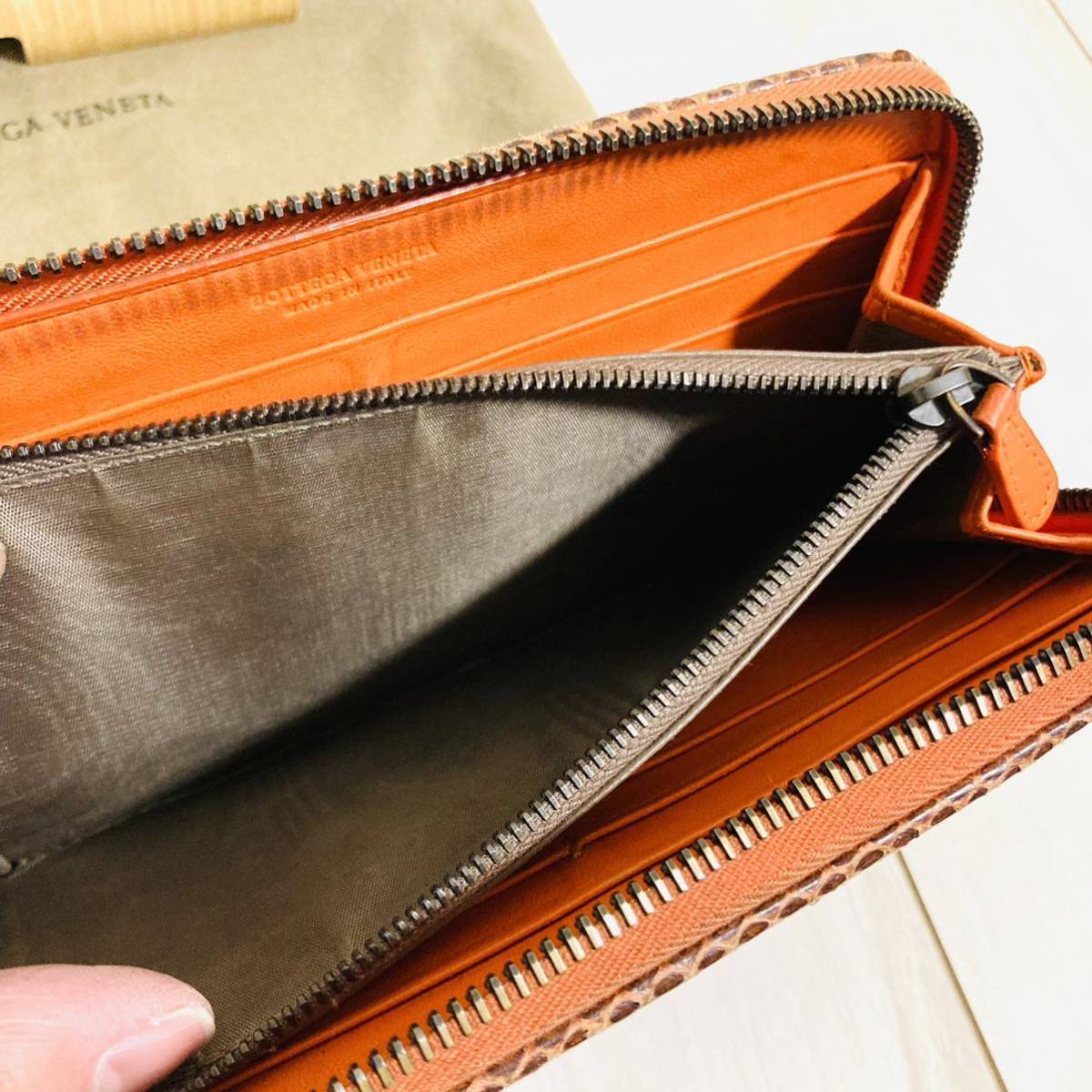 ★即決★ BOTTEGA VENETA ボッテガヴェネタ イントレチャート ウォレット 長財布 パイソン オレンジ 蛇革 ラウンドファスナー 保存袋付き