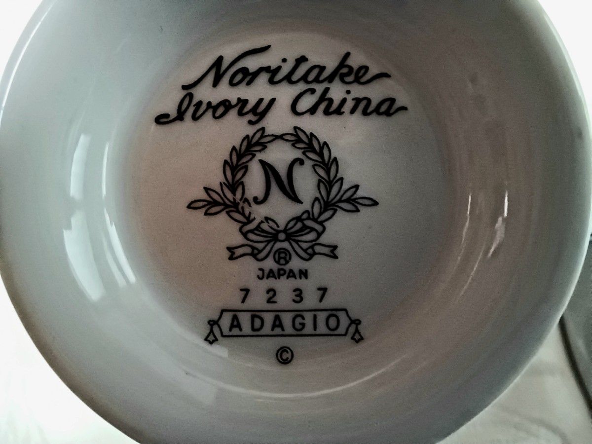 ノリタケ Lvory China.ADAGIO アメリカンコーヒーカップ&ソーサー 4とクリーマー1セット 中古