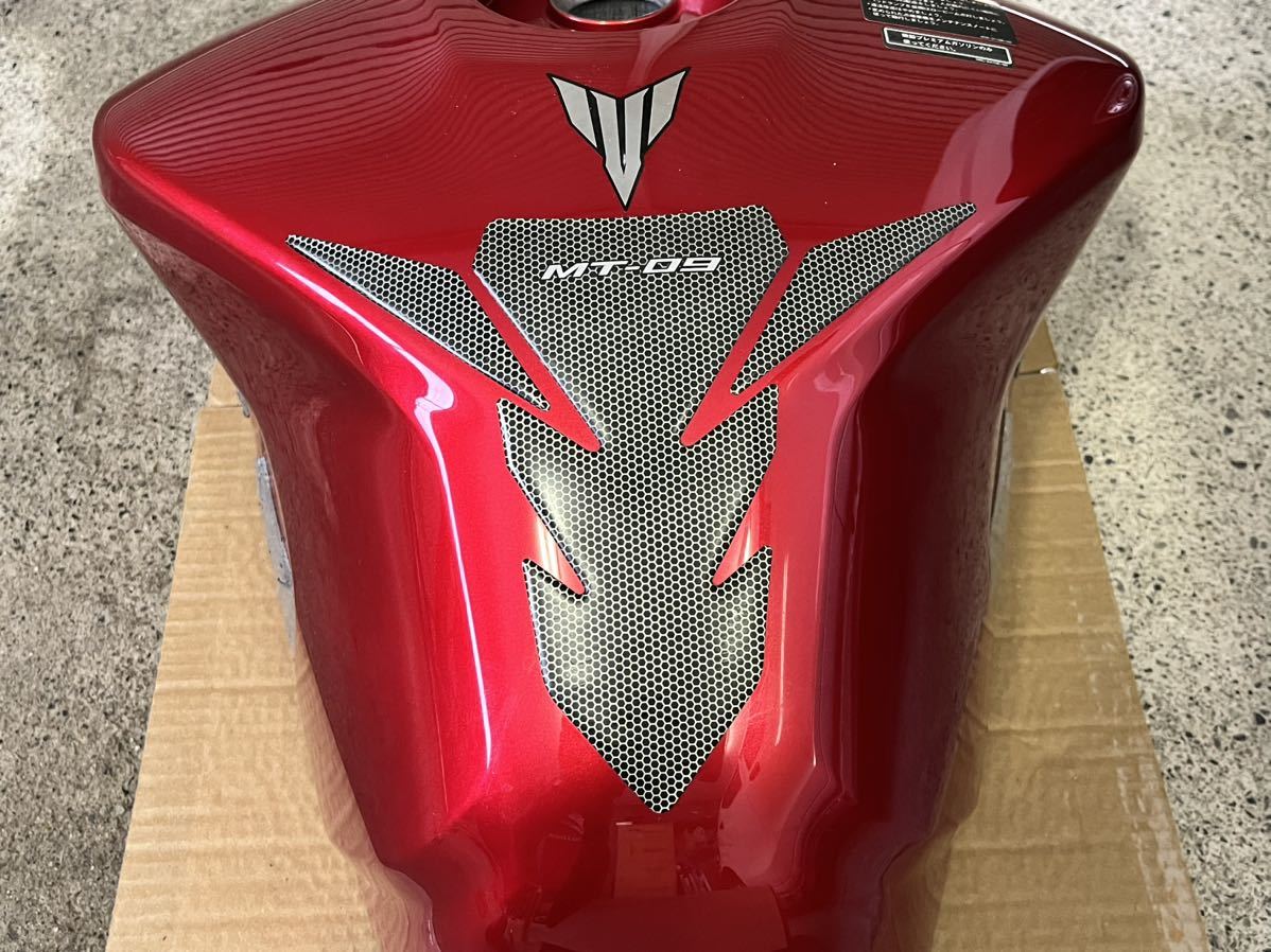 ヤマハ MT-09 RN34J ガソリンタンク ディープレッドメタリック ヤマハ MT-09 RN34J ガソリンタンク ディープレッドメタリック