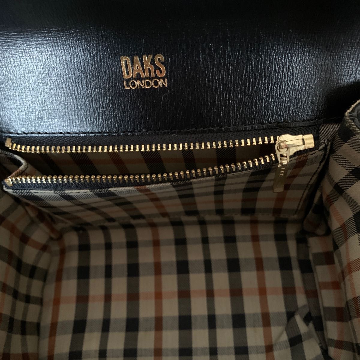 フォーマルバック　DAKS