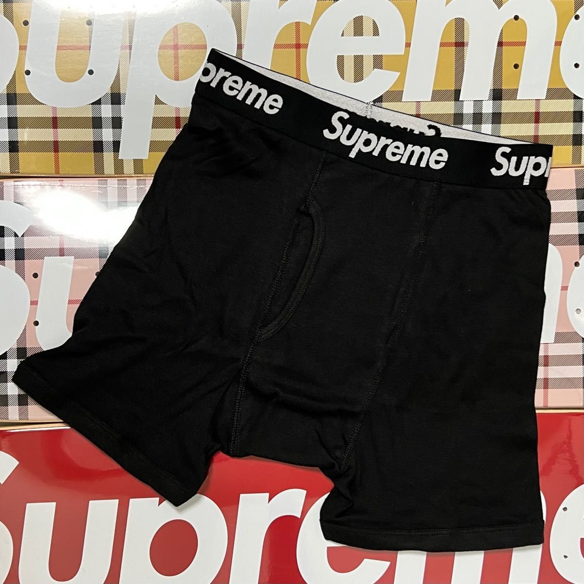 80　Supreme ソックス 白黒 各1足　ボクサーパンツ 白黒 各1枚