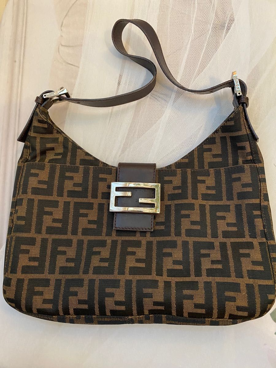 特価最新品】 FENDI - フェンディ ハンドバッグ マンマバケットの通販