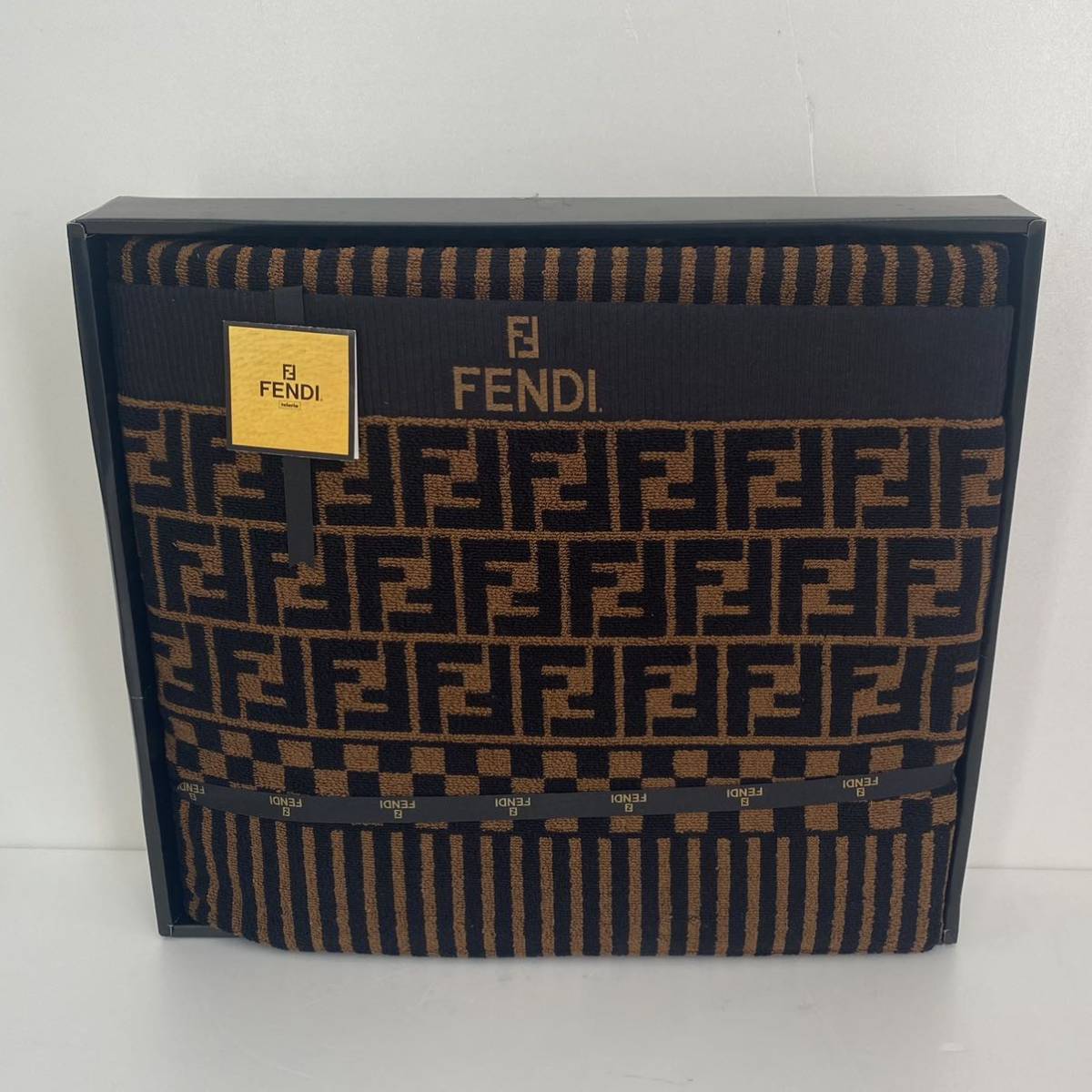 【送料無料】 FENDI/フェンディ/正規品/新品未使用/タオルケット/(178y)_画像1