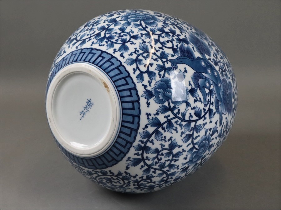 伝統工芸 有田焼 視行窯 池田視行 喜左衛門 作 染付獅子華細密絵付花瓶