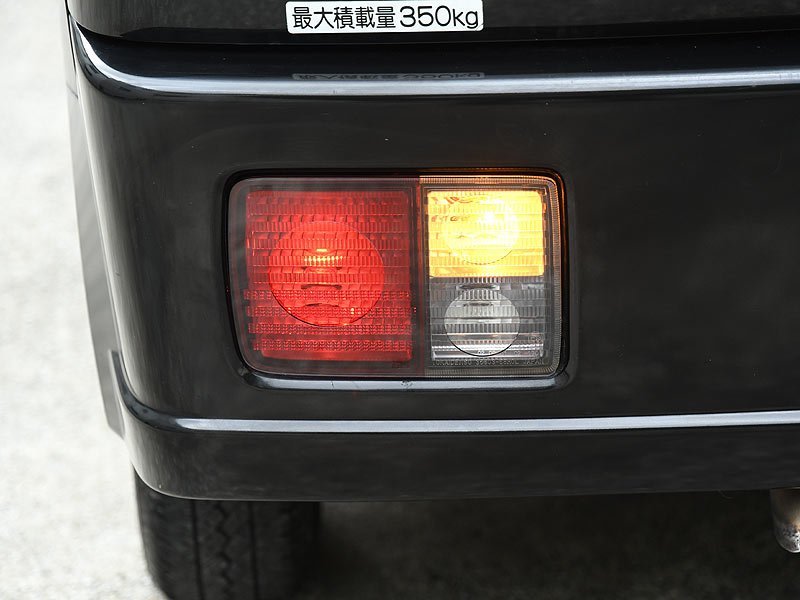 三菱 ミニキャブ バン DS64V(ハイルーフ車専用) DS17V スモークテールレンズカバー ライトスモーク/穴有_点灯時