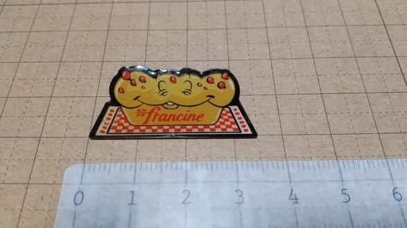 347　Francine ケーキ　　レトロ　アンティークコレクション　ピンズ　ピンバッチ