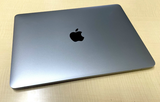 タバコは】 Apple MacBook 12インチ/2017/Core i5 1.3GHz/メモリ16GB