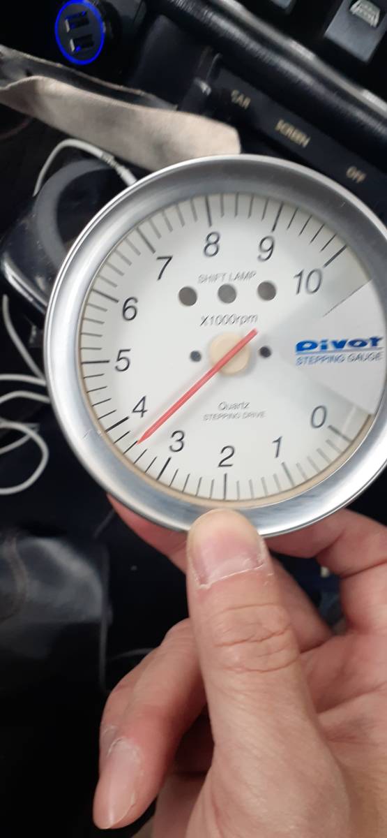 pivot electronic tachometer white 10000rpm