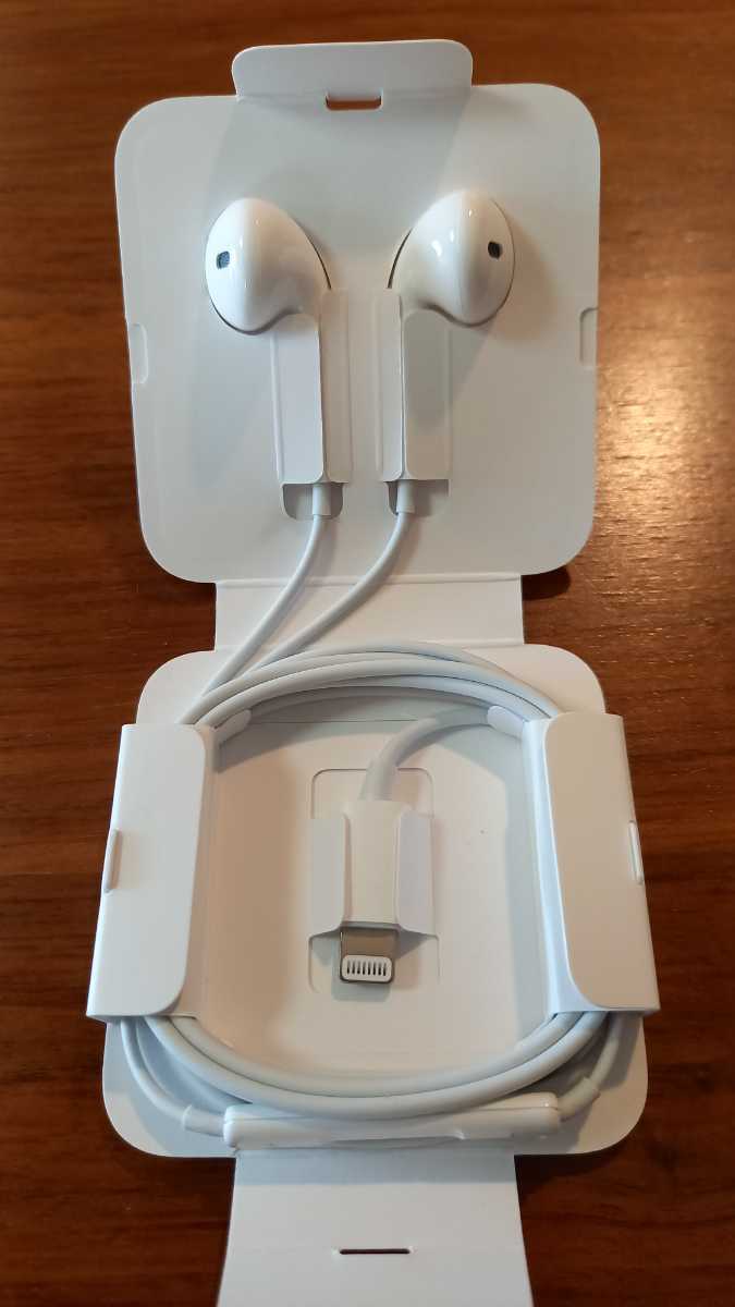 【Apple純正】未使用品 EarPods with Lightning Connector iPhone イヤホン ライトニングコネクタの画像2
