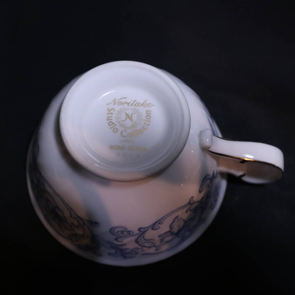 中古 Noritake ティーカップ 4客セット 金彩 スタジオコレクション ノリタケ ボタニカル柄 花草模様 アンティーク 雑貨 _画像5