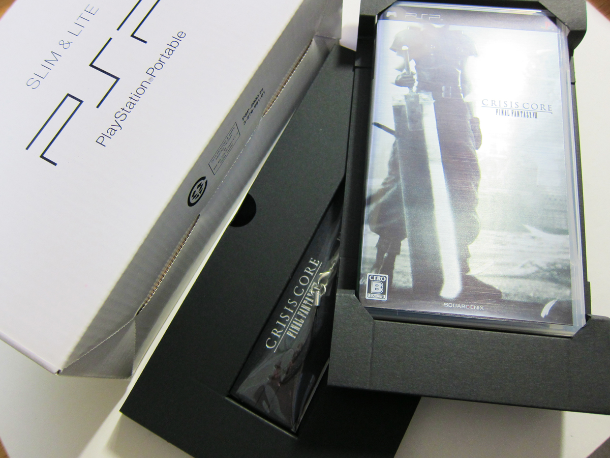 送料無料 / CRISIS CORE FINAL FANTASY VII FFVII 10th 送料無料 / CRISIS CORE FINAL FANTASY VII FFVII 10th