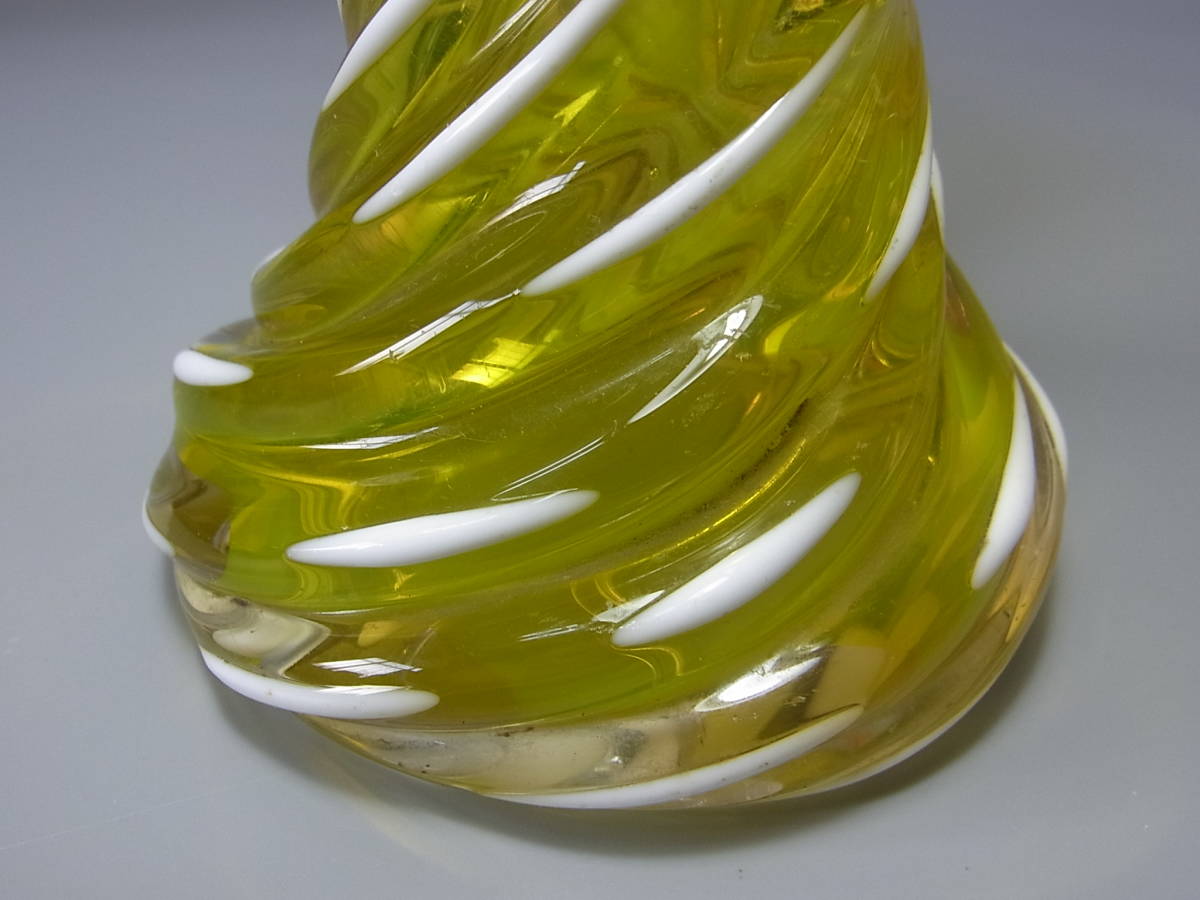 ■時代黄色ガラス捻り花瓶/乳白 白被せ 吹きガラスの画像8