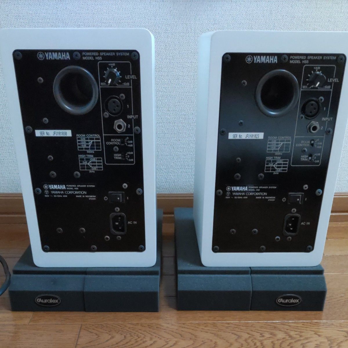YAMAHA HS5 モニタースピーカー ヤマハ 2本 Auralex MoPAD付き YAMAHA HS5 モニタースピーカー ヤマハ 2本 Auralex MoPAD付き