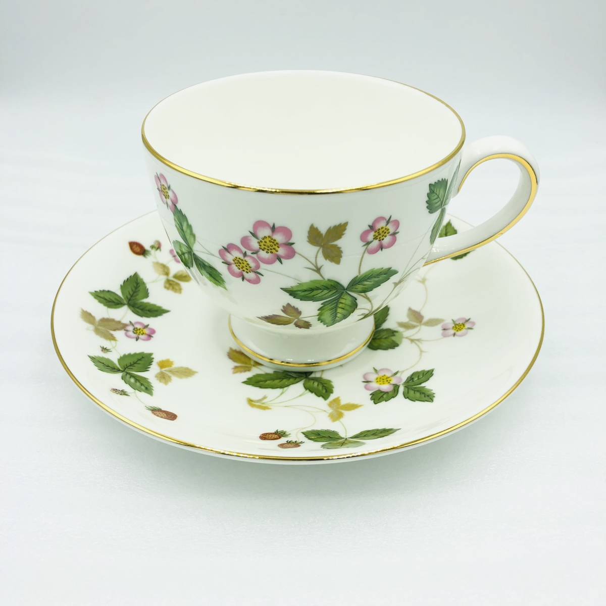 未使用 ウェッジウッド Wedgwood ワイルド ストロベリー ティーカップ ＆ ソーサー 5客 セット コーヒーカップ 紅茶 ペア STRAWBERRY