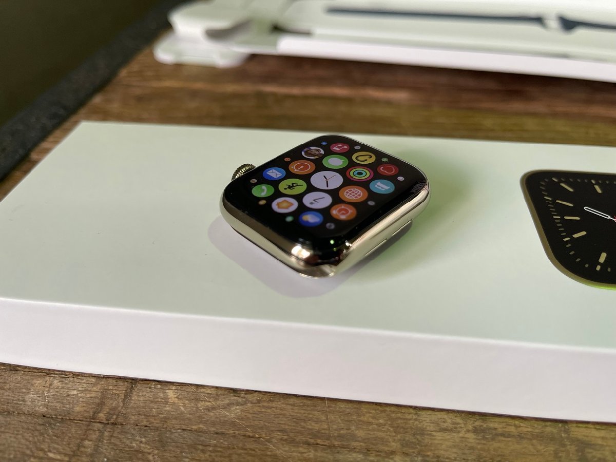 Apple Watch Series6 GPS + Cellularモデル 40mm ゴールドステンレス