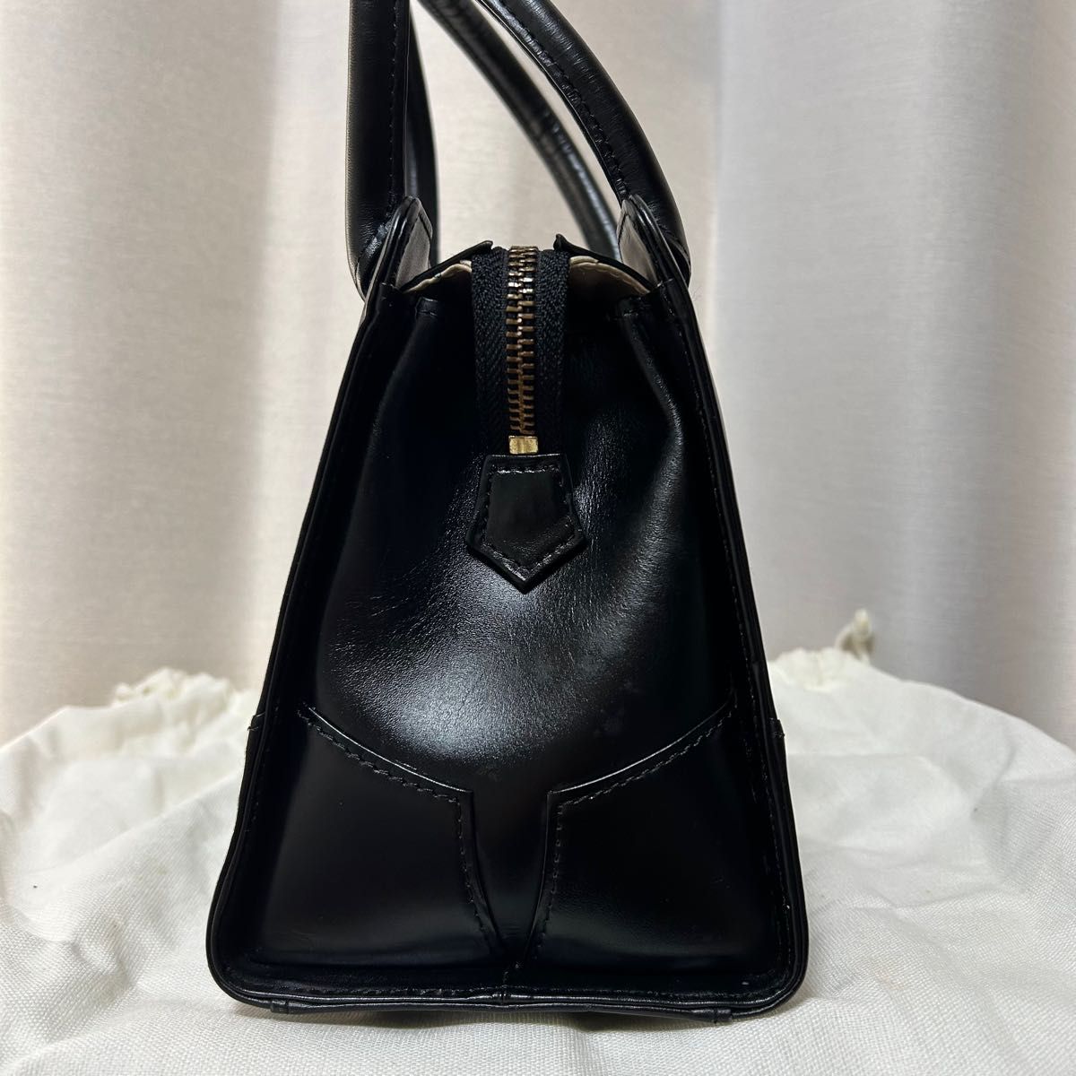 希少美品 Vivienne Westwood ハンドバッグ プレーン オーブ 黒 希少美品 Vivienne Westwood ハンドバッグ プレーン オーブ 黒