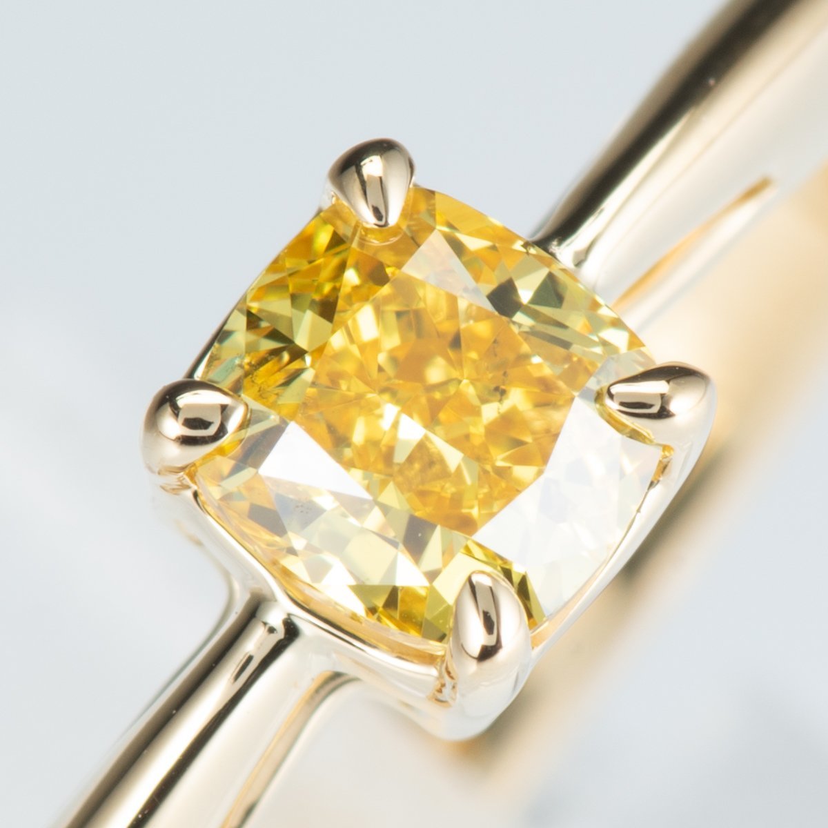 GIA 0.50ct Fancy Vivid Yellow Diamond クッションカットダイヤモンドリング SI1 0.50ct K18 イエローゴールド製