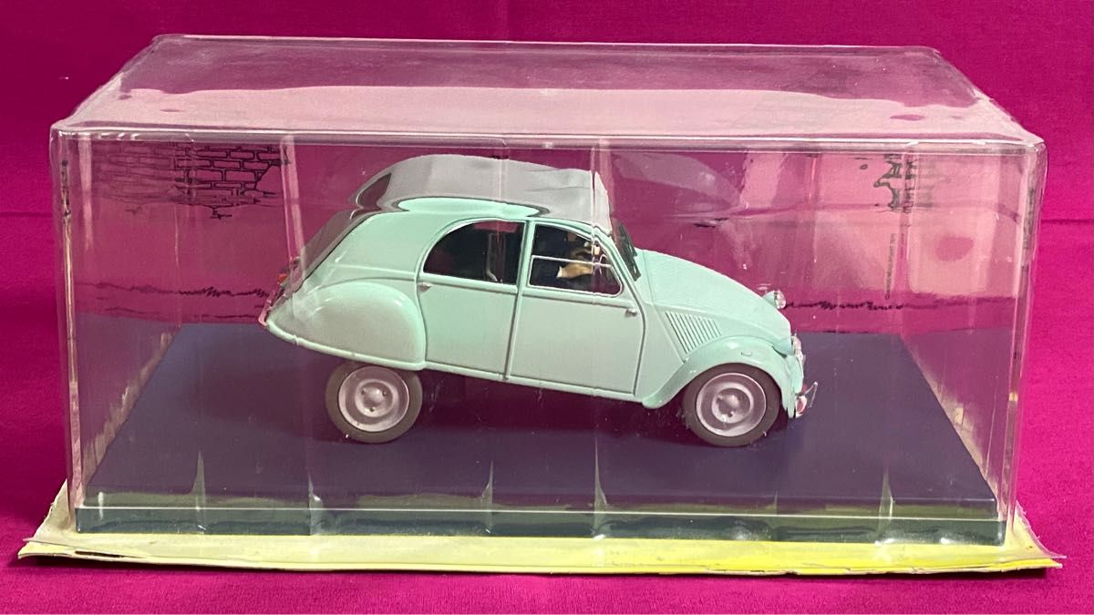 【タンタンTintinの車 シトロエン CITROEN 2CV 1/24】